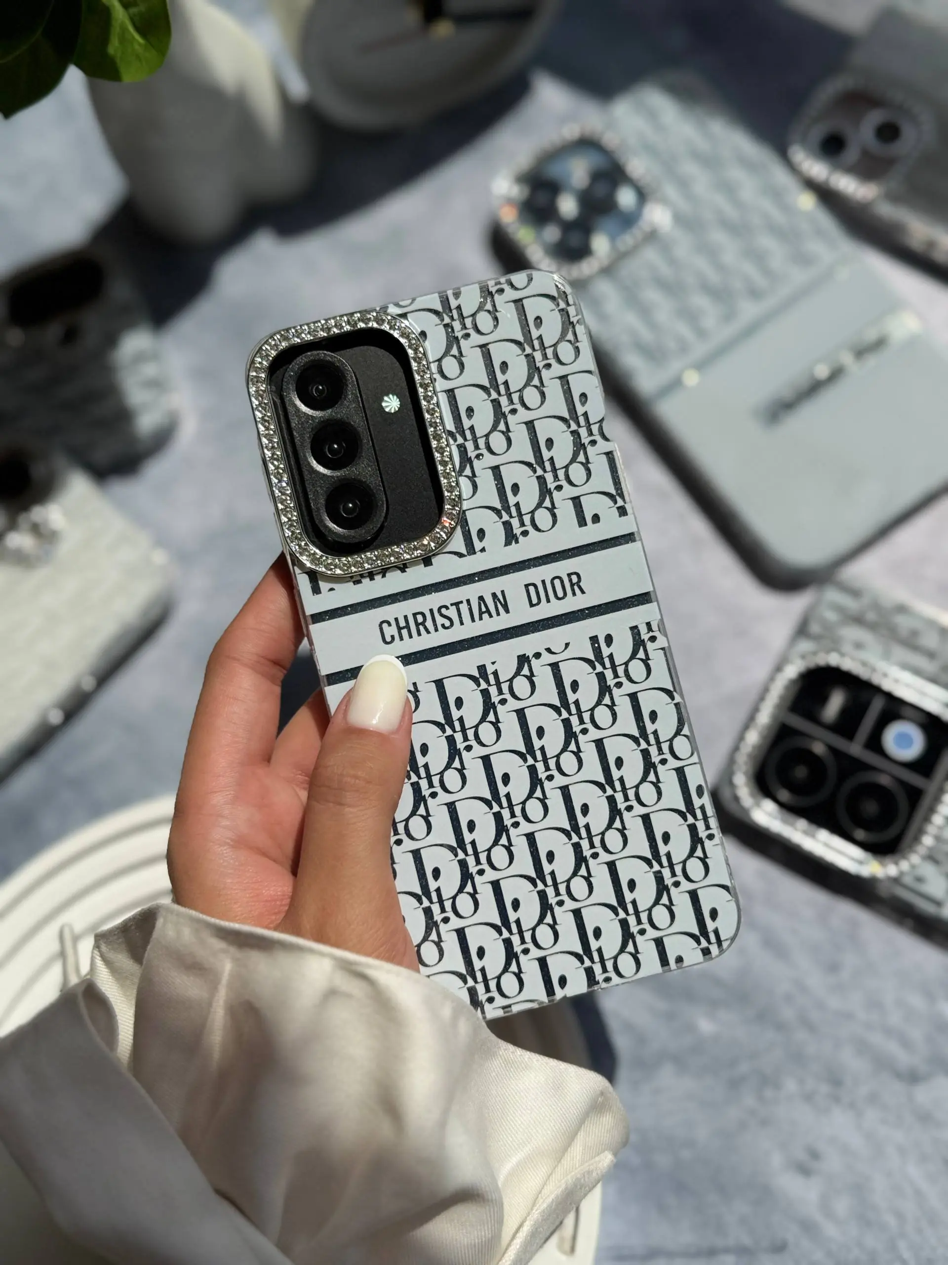 05442c قاب White Christian Dior دور لنز نگین سامسونگ و شیائومی (کدC2076) - تصویر 1